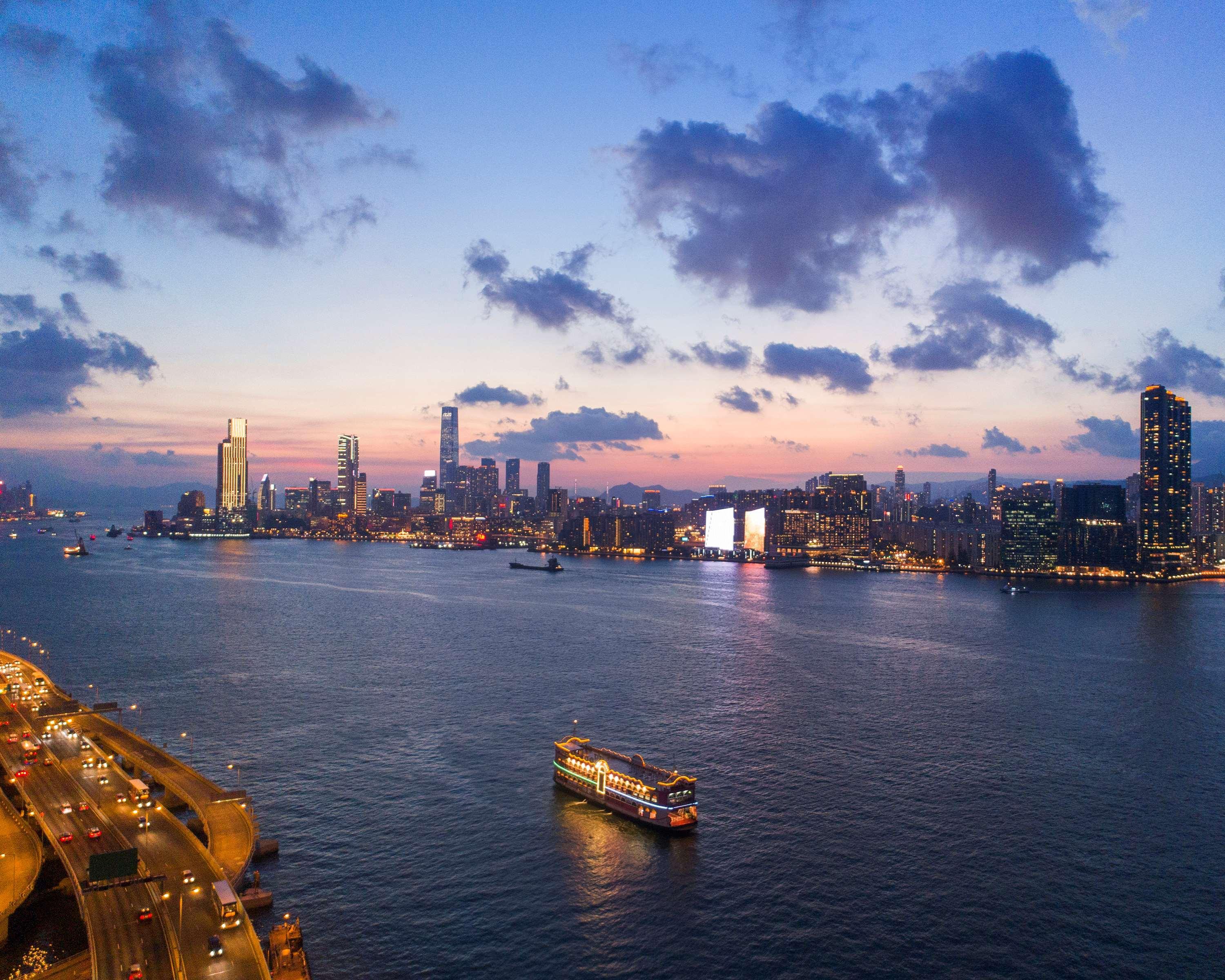 Hyatt Centric Victoria Harbour Otel Hong Kong Dış mekan fotoğraf
